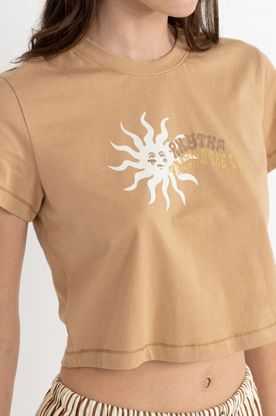 RHYTHM - RHYTHM FOLLOW THE SUN CROP CREW TEE