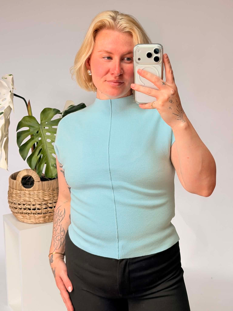STYLE STATE - FRONT SEAM DETAIL KNIT TOP