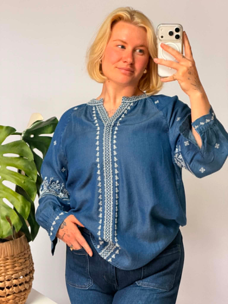 SMAIBULUN - EMB TENCEL CHAMBRAY BLOUSE
