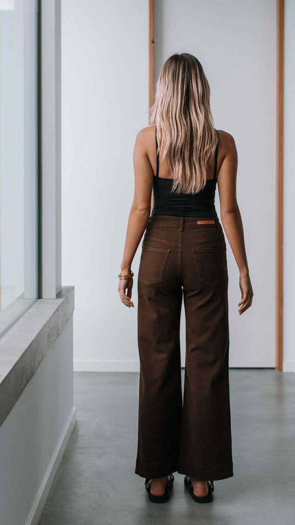 COUNTRY DENIM - STRETCH SLIGHT STRAIGHT LEG JEAN