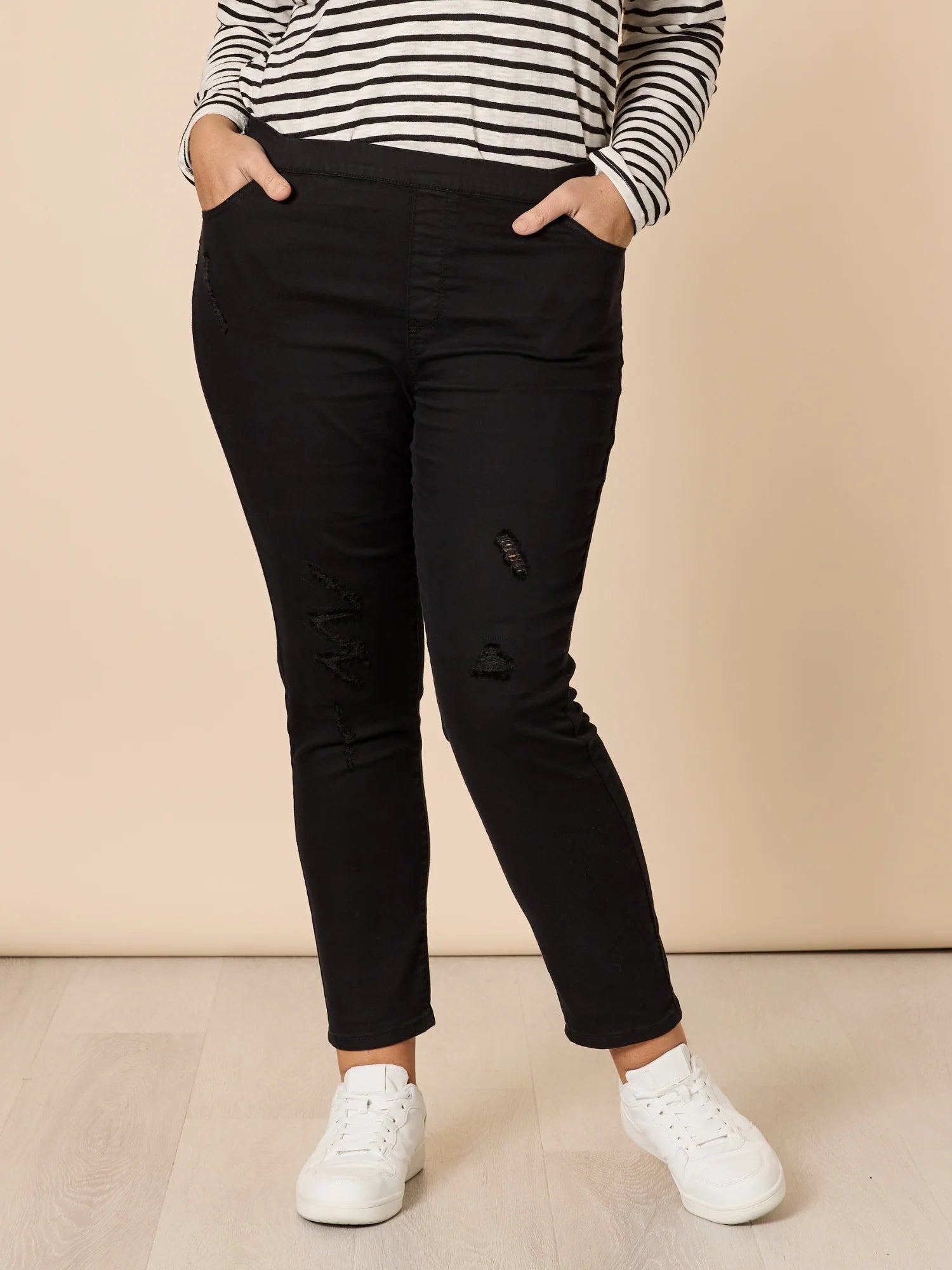 THREADZ - PULL ON RIPPED JEAN