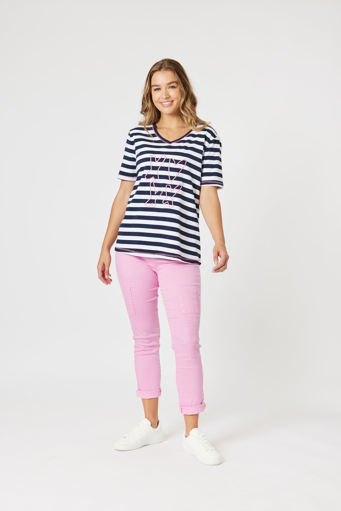 THREADZ - LOVE & KISSES TEE