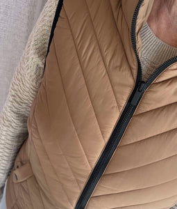 JUMP - CONTRAST TRIM VEST