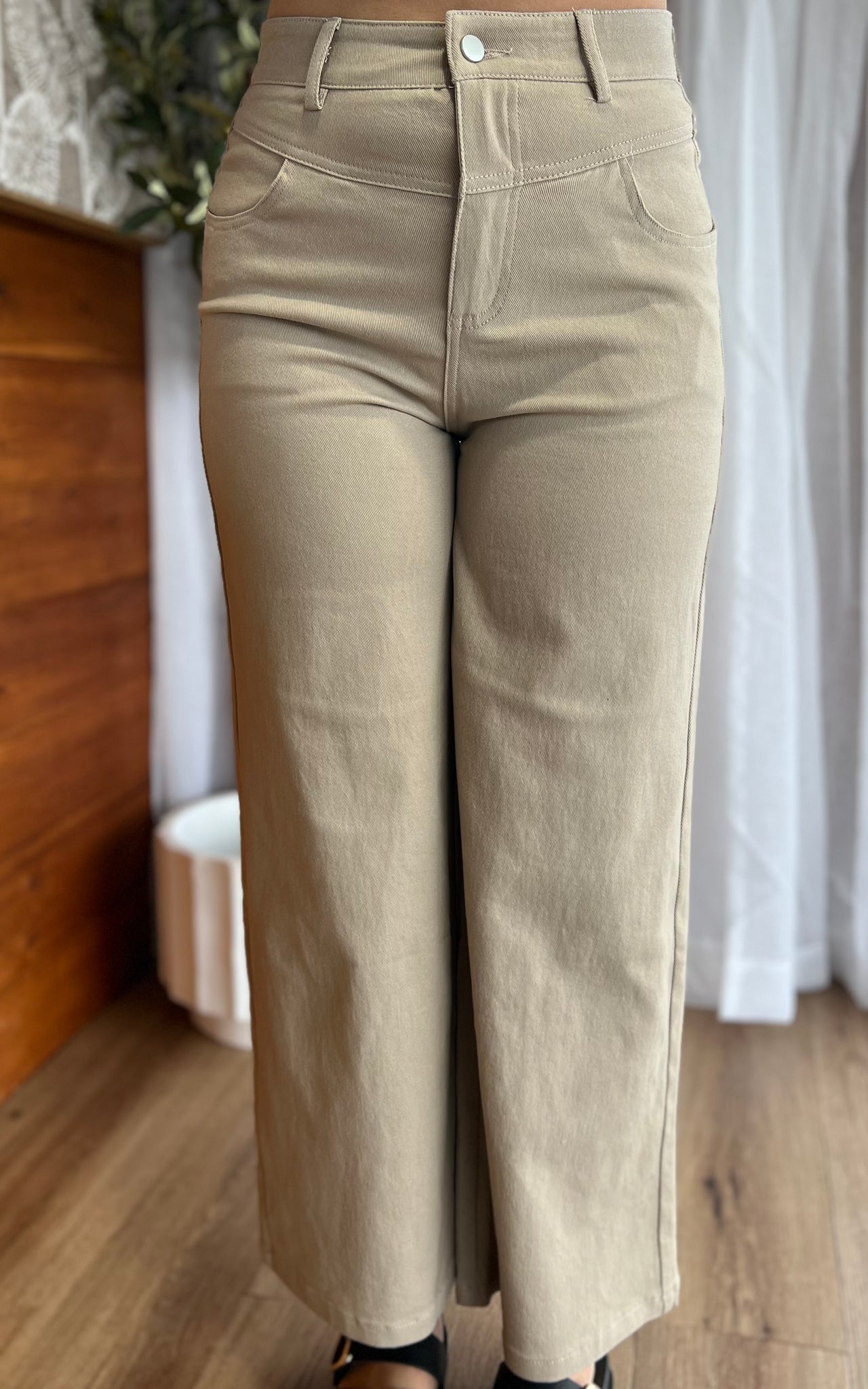 FRIA - V CUTLINE WIDE LEG PANT