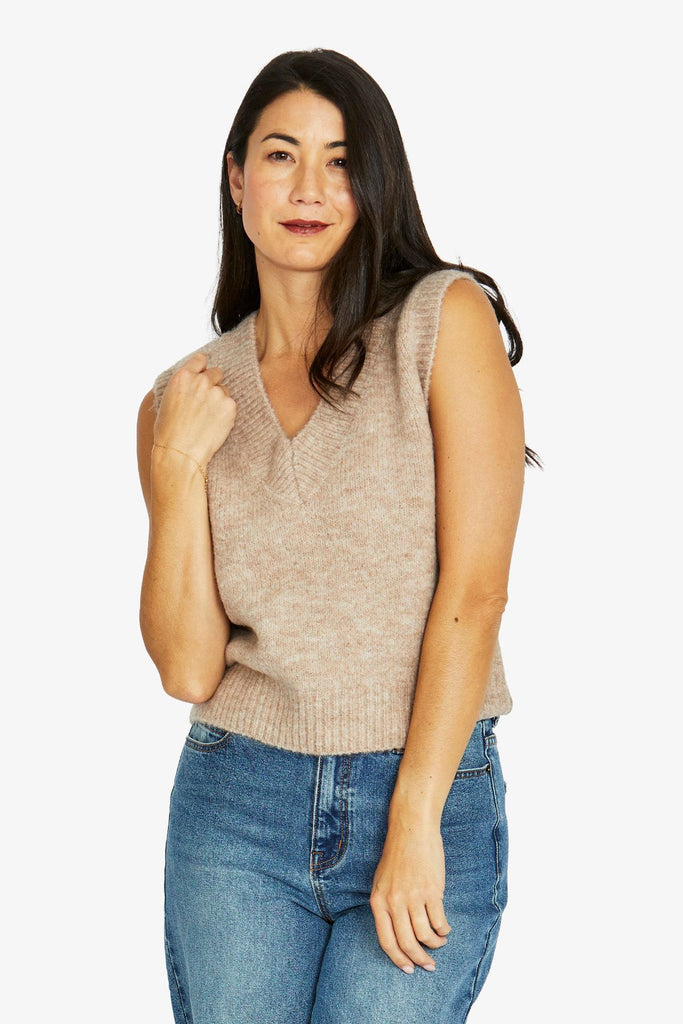 JUMP - SOFT V NECK VEST