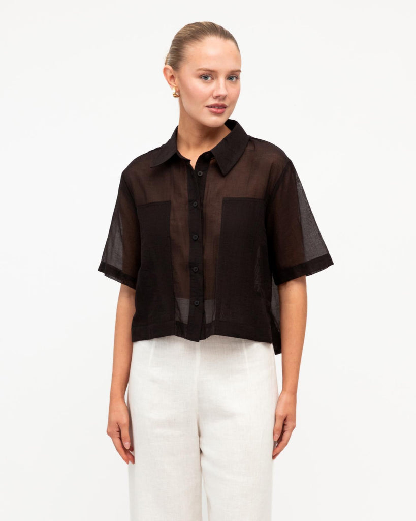 WHITE CLOSET - PATCH DETAIL SHORT SLEEVE SHIRT