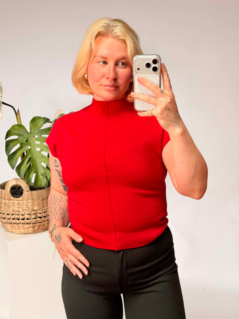 STYLE STATE - FRONT SEAM DETAIL KNIT TOP
