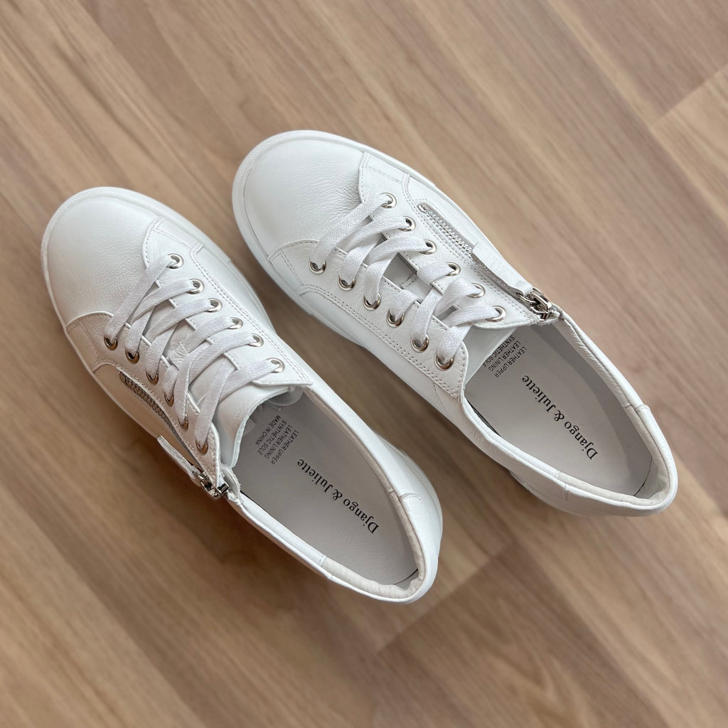 DJANGO AND JULIETTE -YANJI