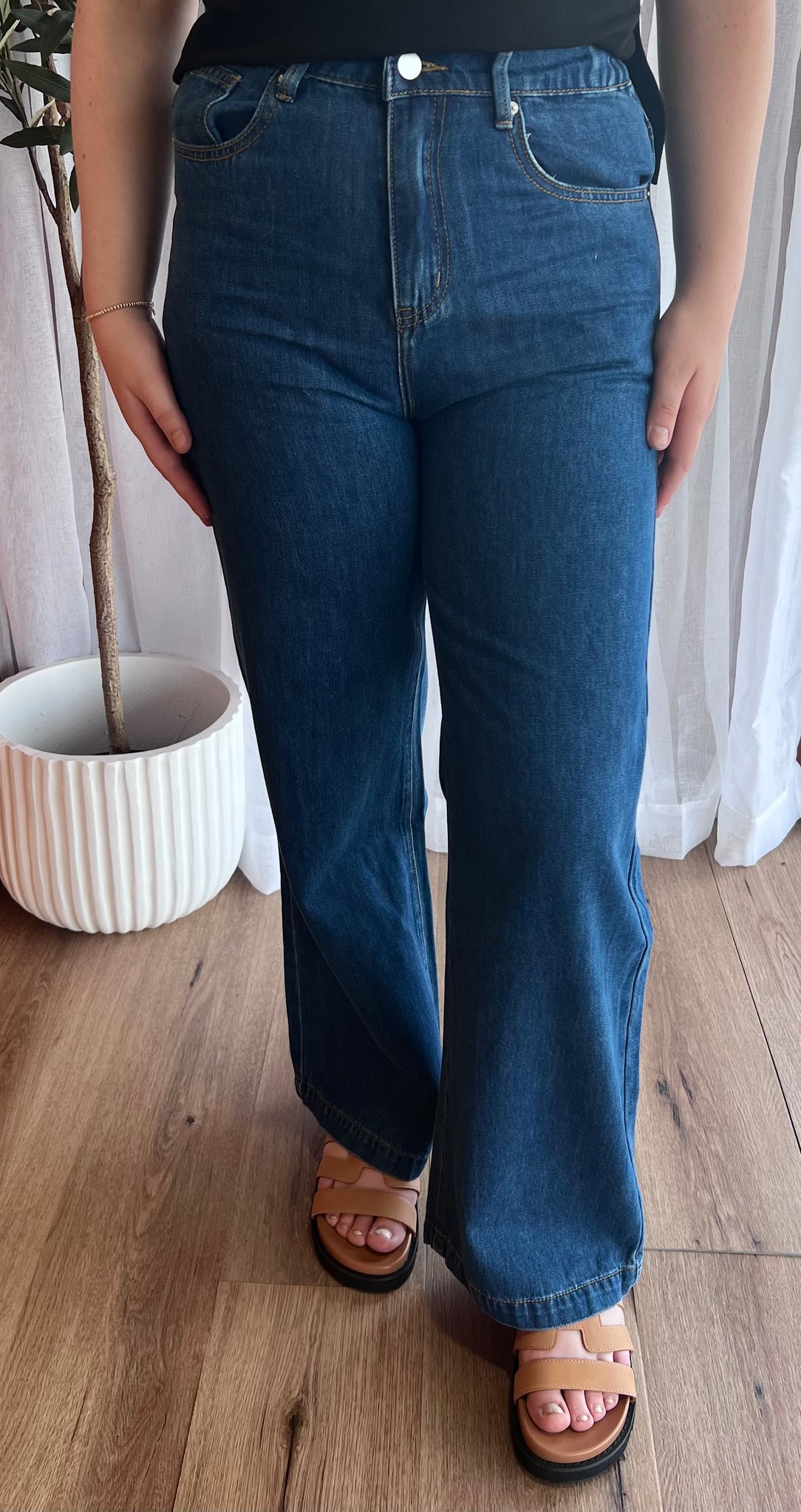 WINNIE & CO - STRAIGHT LEG ELASTIC WAISTBAND DENIM PANTS