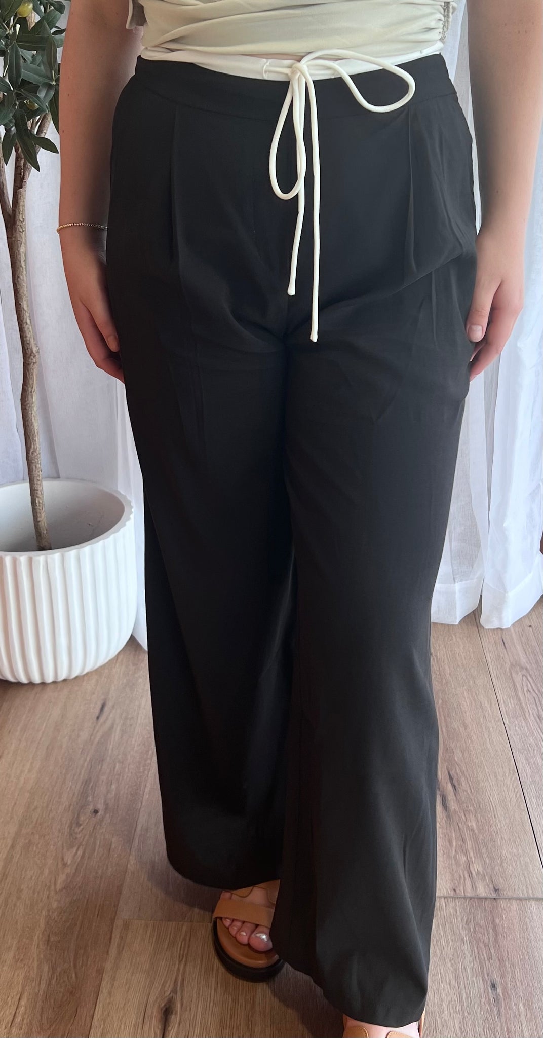 WINNIE & CO - CONTRAST DRAWSTRING WAIST DETAIL PANTS