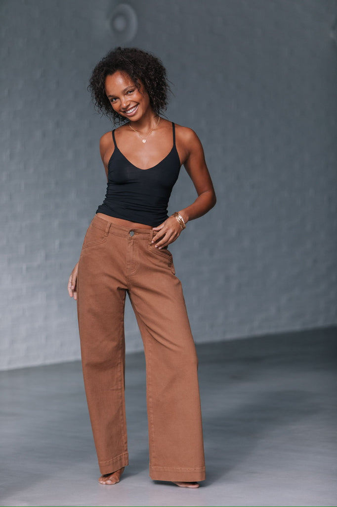 COUNTRY DENIM - STRETCH SLIGHT STRAIGHT LEG JEAN