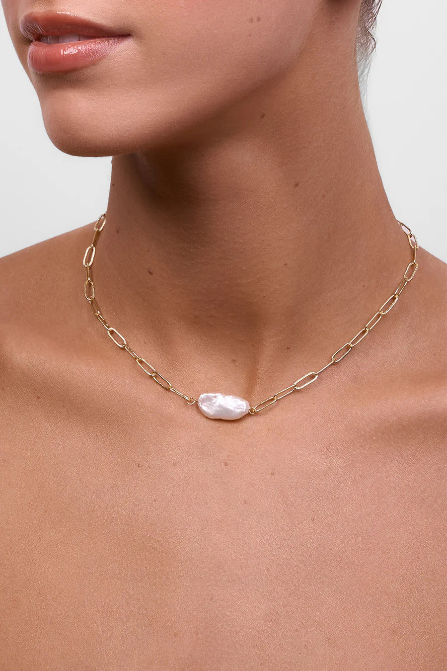 LIBERTE - SALLIE PEARL NECKLACE