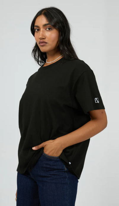 ALL ABOUT EVE - BASIC MONOGRAM TEE