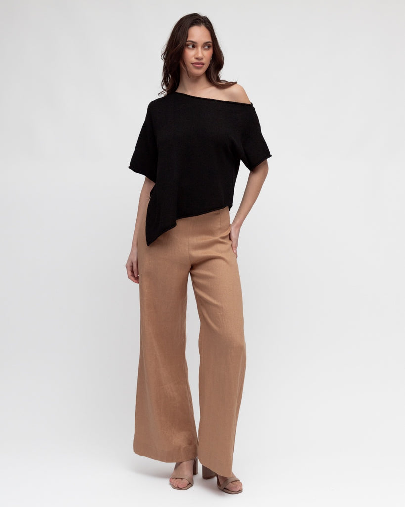 WHITE CLOSET - ASYMMETRICAL KNIT TOP