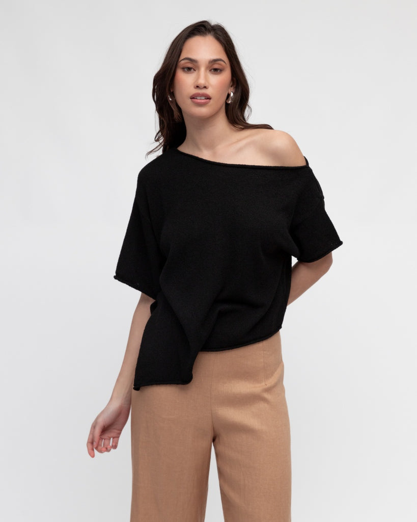 WHITE CLOSET - ASYMMETRICAL KNIT TOP