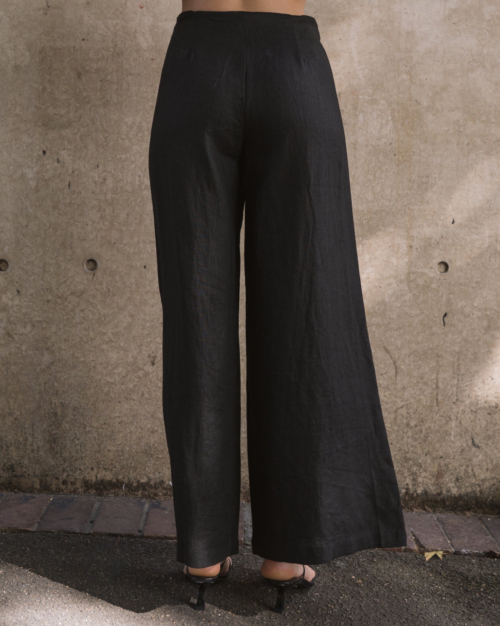 WHITE CLOSET - PANTS