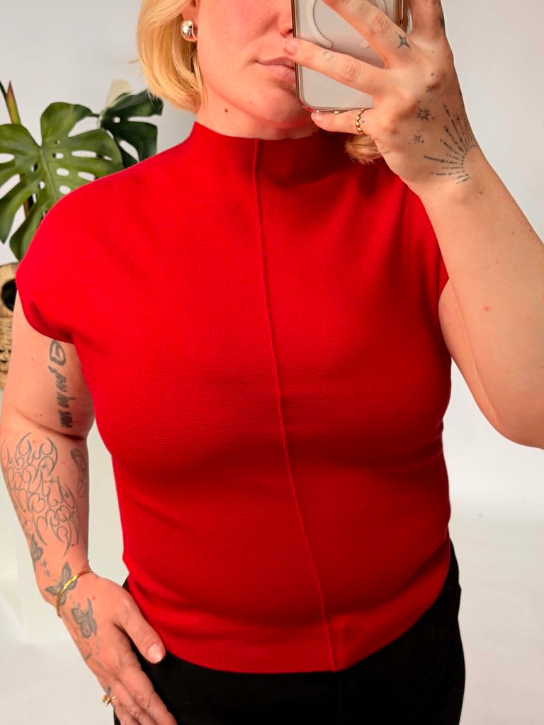 STYLE STATE - FRONT SEAM DETAIL KNIT TOP