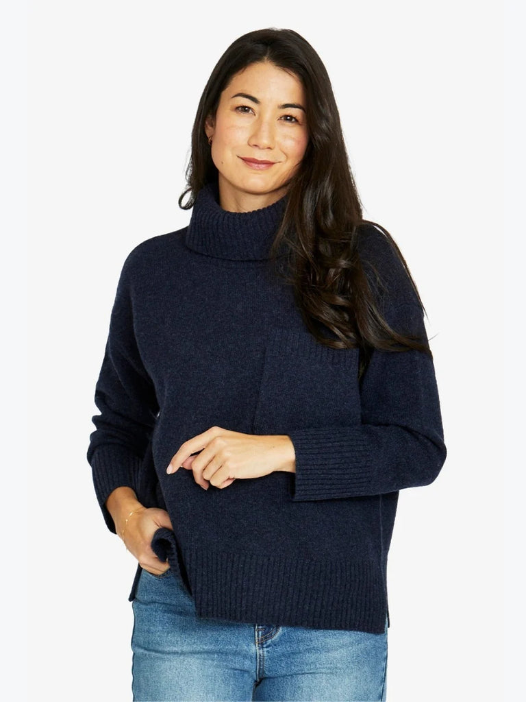 JUMP - ROLL NECK POCKET PULLOVER