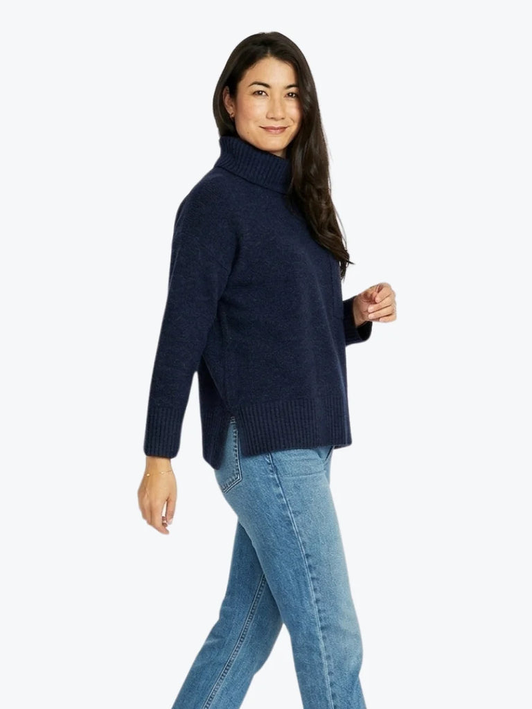 JUMP - ROLL NECK POCKET PULLOVER