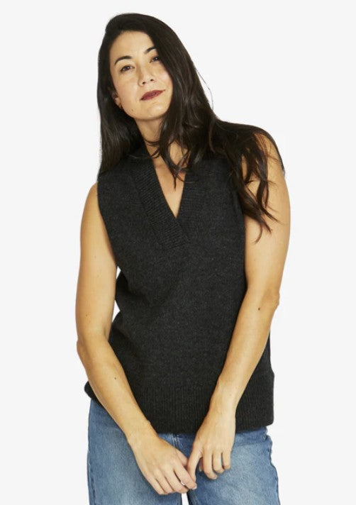 JUMP - V NECK VEST
