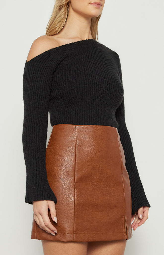 WINNIE & CO - FLUFFY ONE SHOULDER DETAIL KNIT TOP