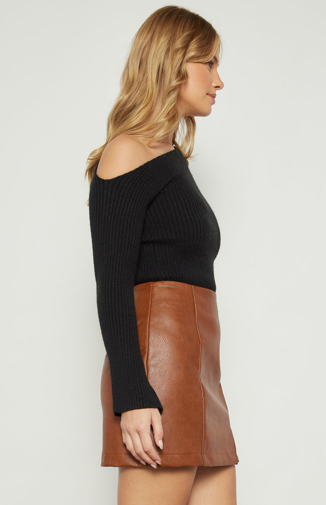 WINNIE & CO - FLUFFY ONE SHOULDER DETAIL KNIT TOP